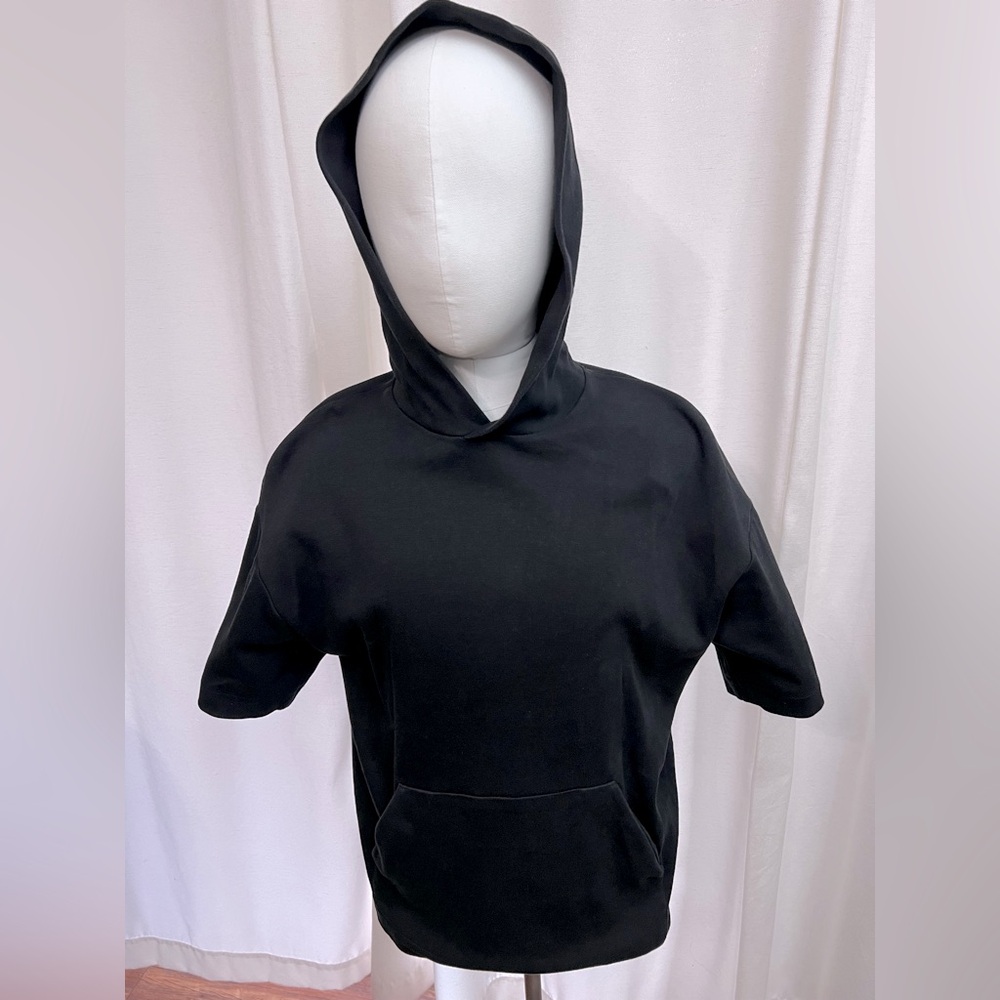 Zara Men’s Black Short Sleeve Hoodie